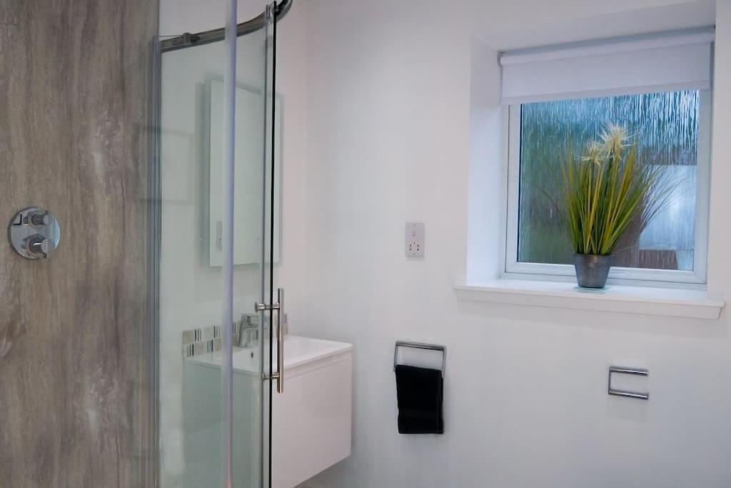 Central 2 Bedroom Luxury Home Close To River Ness Инвернесс Экстерьер фото